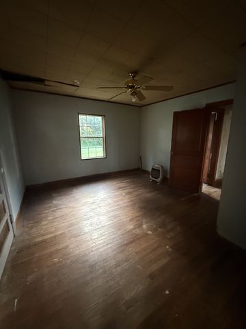 198 Browns Rd, Lafayette, TN 37083