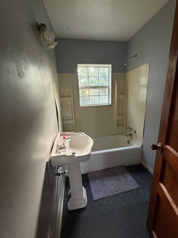 198 Browns Rd, Lafayette, TN 37083