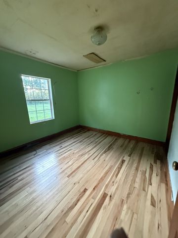 198 Browns Rd, Lafayette, TN 37083
