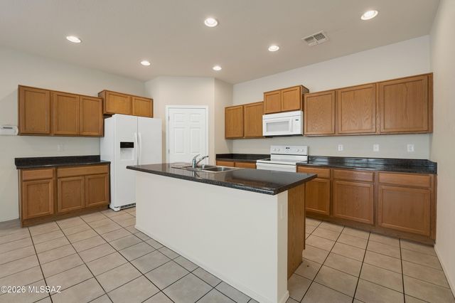 10912 E Midnight Moon Lane, Tucson, AZ 85747
