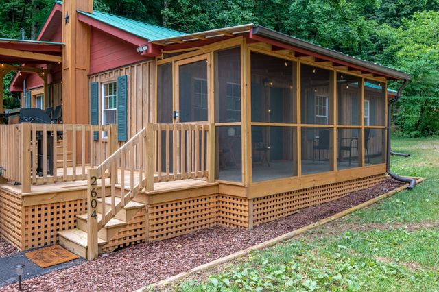 2604 McCarter Ln, Sevierville, TN 37876