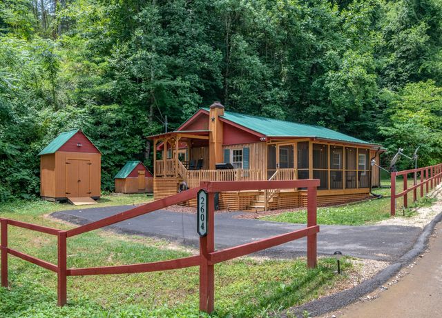 2604 McCarter Ln, Sevierville, TN 37876