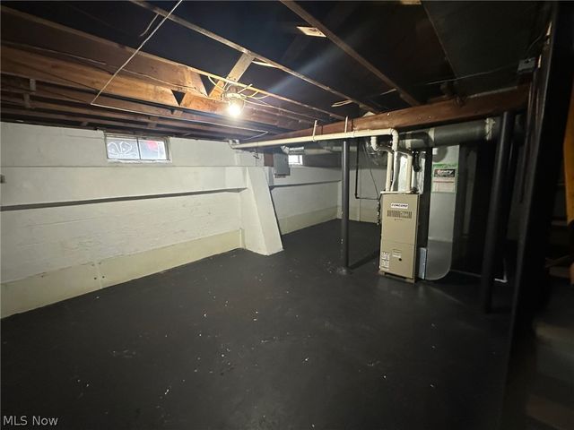 1193 Stratford, Barberton, OH 44203