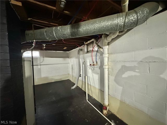 1193 Stratford, Barberton, OH 44203