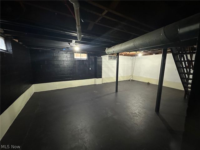 1193 Stratford, Barberton, OH 44203