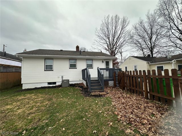 1193 Stratford, Barberton, OH 44203