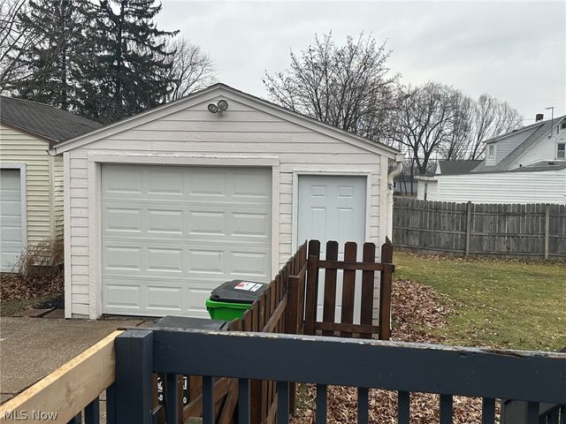 1193 Stratford, Barberton, OH 44203