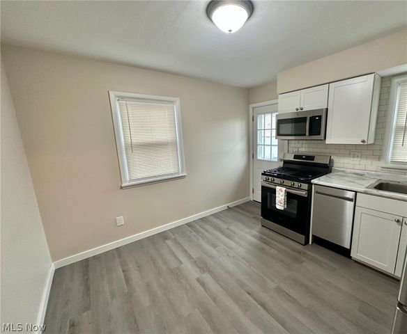 1193 Stratford, Barberton, OH 44203