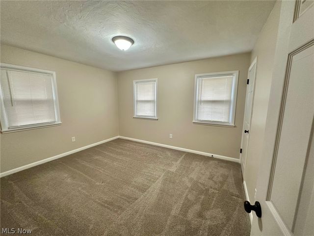 1193 Stratford, Barberton, OH 44203