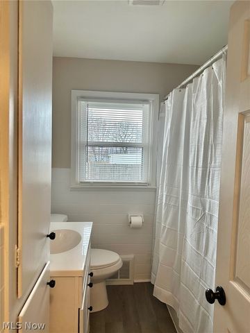 1193 Stratford, Barberton, OH 44203