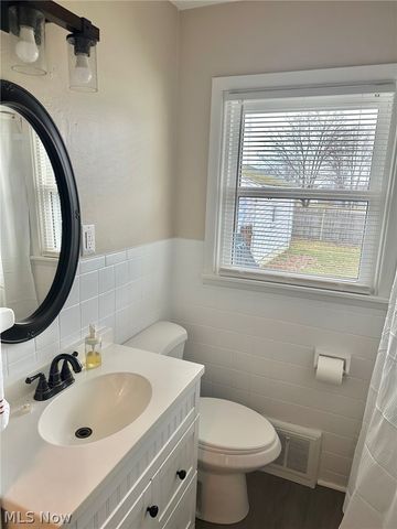 1193 Stratford, Barberton, OH 44203