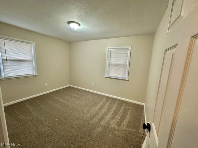 1193 Stratford, Barberton, OH 44203