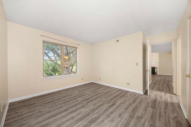 214 Glengarry Drive 201, Bloomingdale, IL 60108