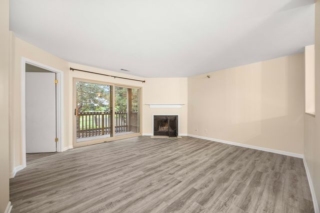214 Glengarry Drive 201, Bloomingdale, IL 60108