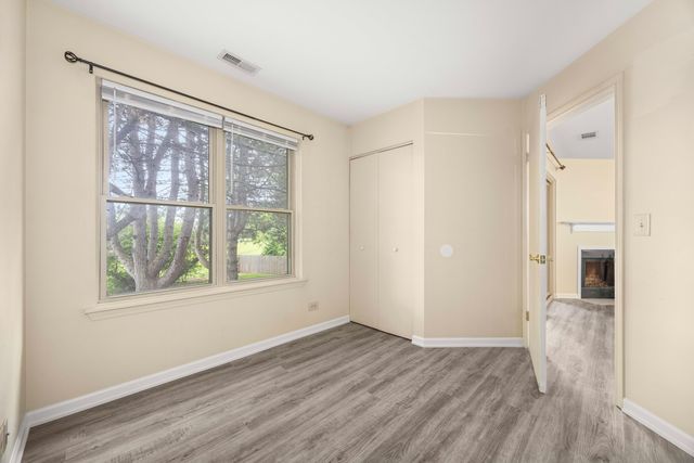 214 Glengarry Drive 201, Bloomingdale, IL 60108