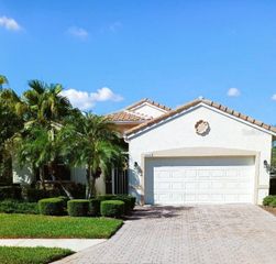 6642 41ST STREET CIRCLE E, Sarasota, FL 34243