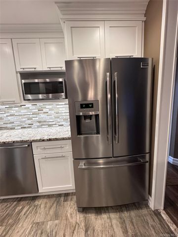 33 Bass Court, Manorville, NY 11949