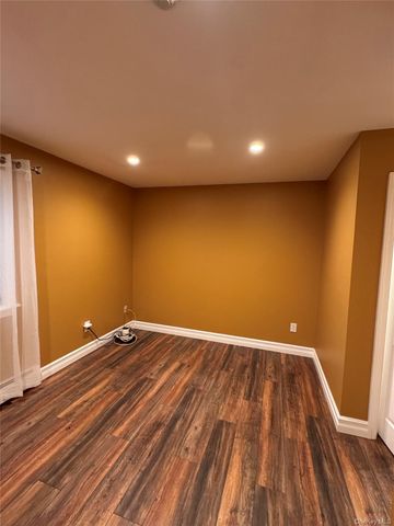 33 Bass Court, Manorville, NY 11949