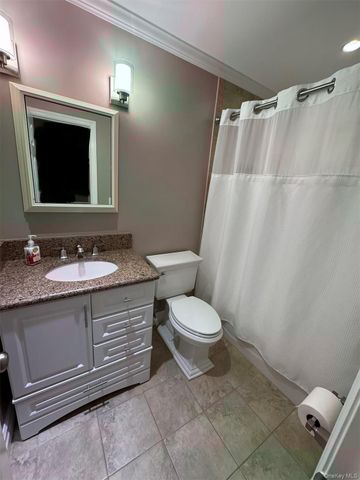 33 Bass Court, Manorville, NY 11949