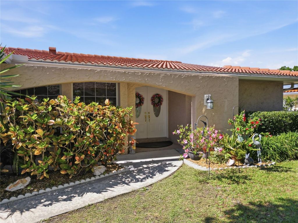 Image 2 of property listing at 2138 EGRET DRIVE, Clearwater, FL 33764