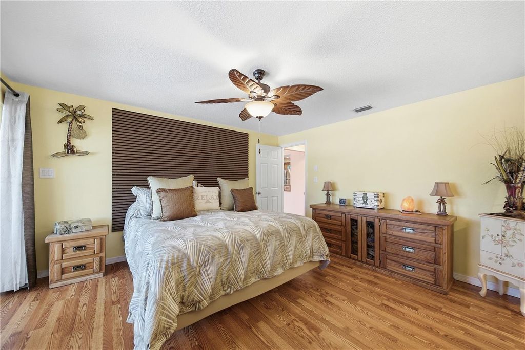 Image 14 of property listing at 2138 EGRET DRIVE, Clearwater, FL 33764