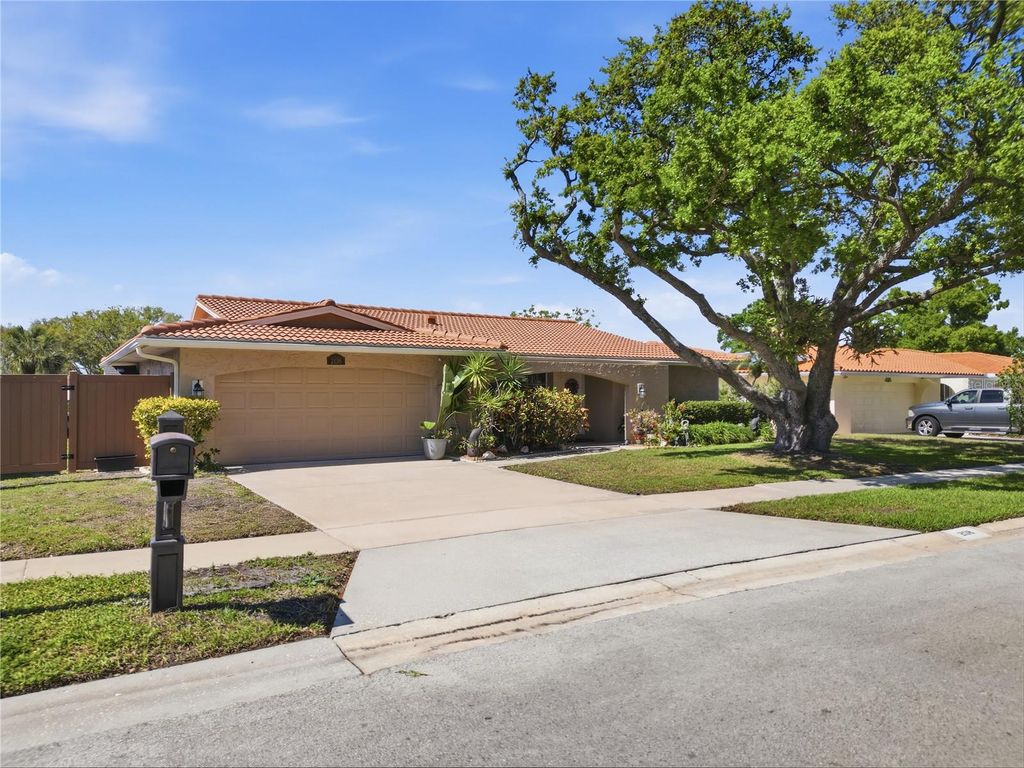 Image 4 of property listing at 2138 EGRET DRIVE, Clearwater, FL 33764