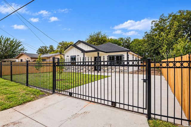 2131 Athel, San Antonio, TX 78237