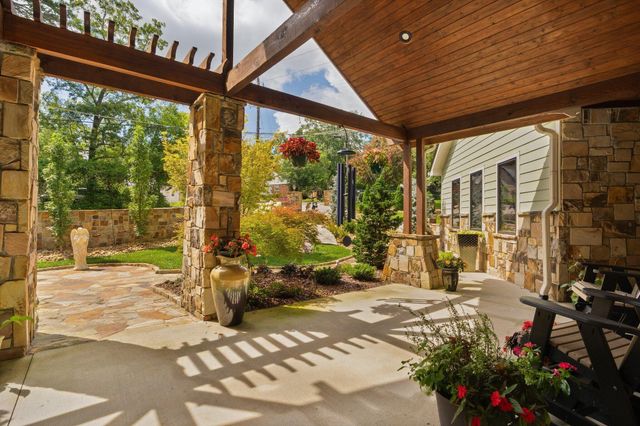 125 Fleetwood Drive, Lookout Mountain, TN 37350
