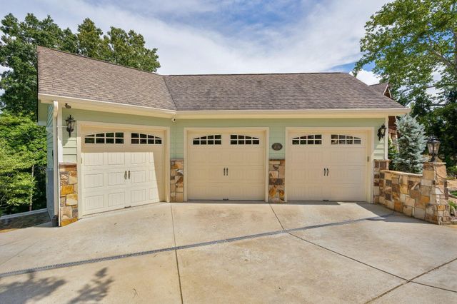 125 Fleetwood Drive, Lookout Mountain, TN 37350