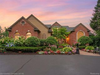 390 E Square Lake Road, Troy, MI 48085