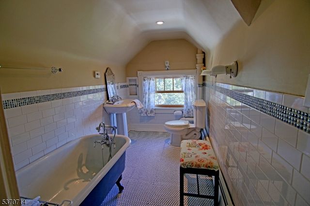 44 Manor Dr, Bernards Twp., NJ 07920