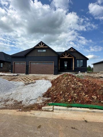 1811 E Skyline Avenue, Ozark, MO 65721