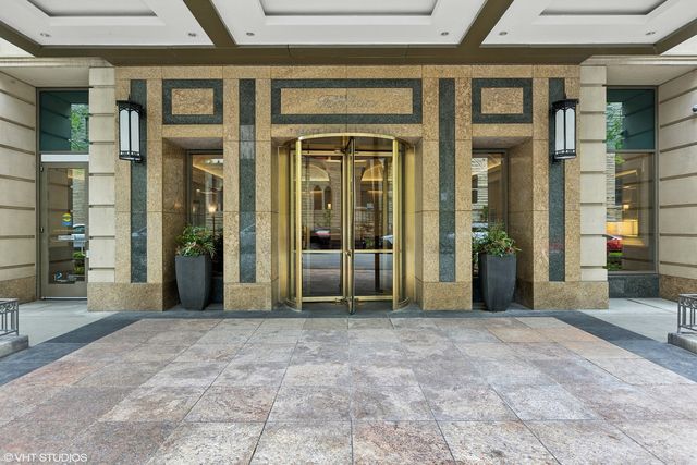 25 E SUPERIOR Street 3004, Chicago, IL 60611