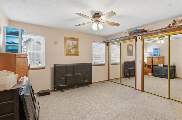 500 Deerfield Cir, Valley Center, KS 67147