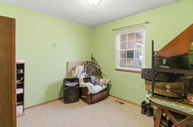 500 Deerfield Cir, Valley Center, KS 67147