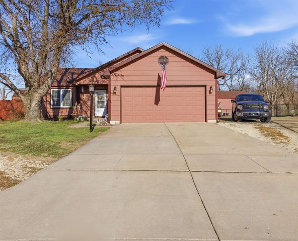 500 Deerfield Cir, Valley Center, KS 67147