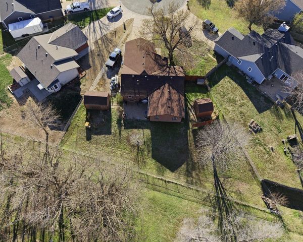 500 Deerfield Cir, Valley Center, KS 67147