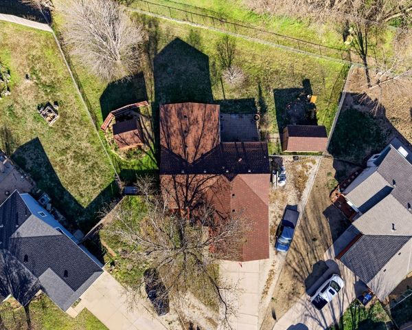 500 Deerfield Cir, Valley Center, KS 67147