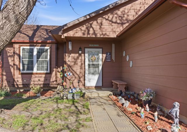 500 Deerfield Cir, Valley Center, KS 67147