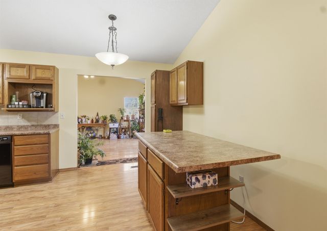 500 Deerfield Cir, Valley Center, KS 67147