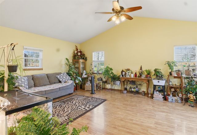 500 Deerfield Cir, Valley Center, KS 67147