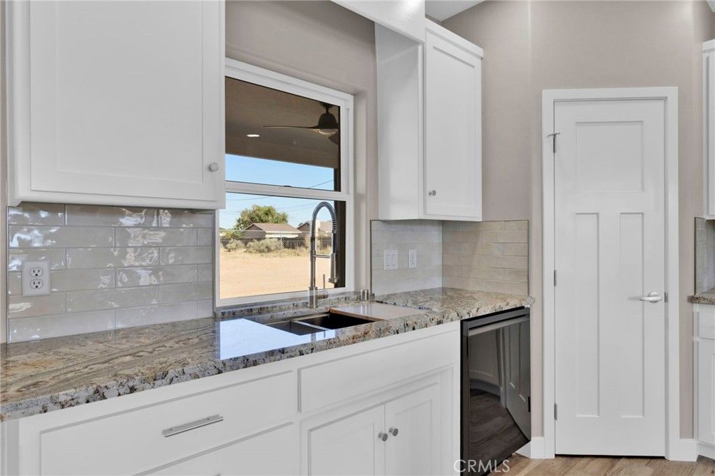 Image 12 of property listing at 13710 Iroquois Road, Apple Valley, CA 92307