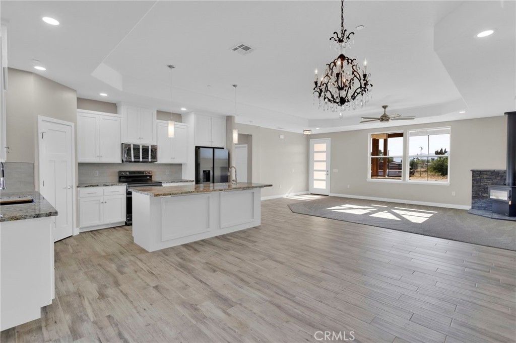 Image 14 of property listing at 13710 Iroquois Road, Apple Valley, CA 92307