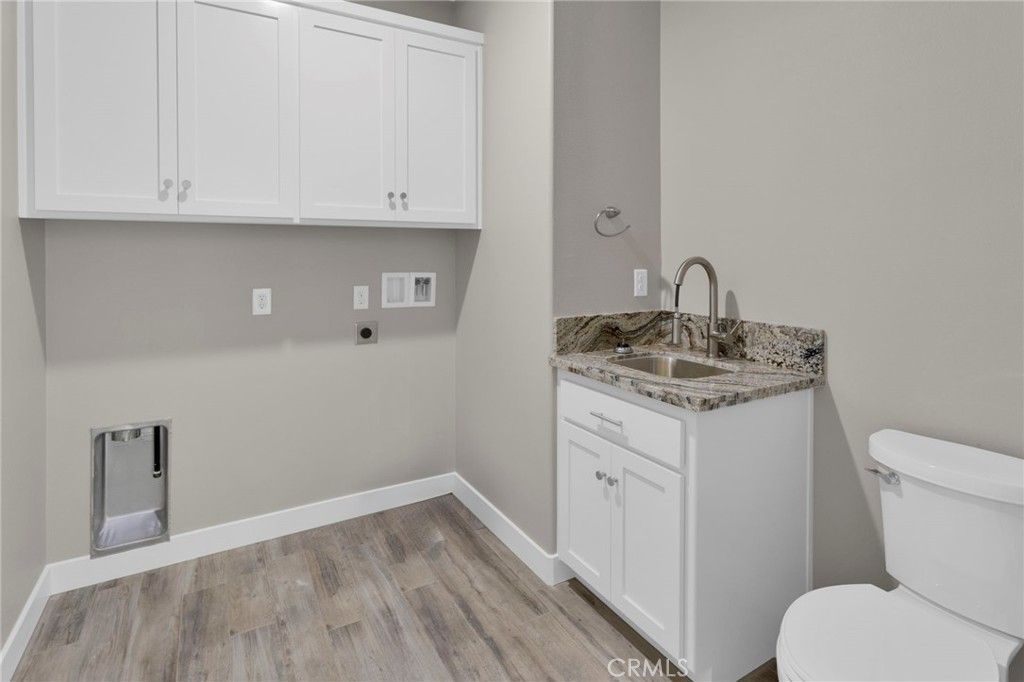 Image 16 of property listing at 13710 Iroquois Road, Apple Valley, CA 92307