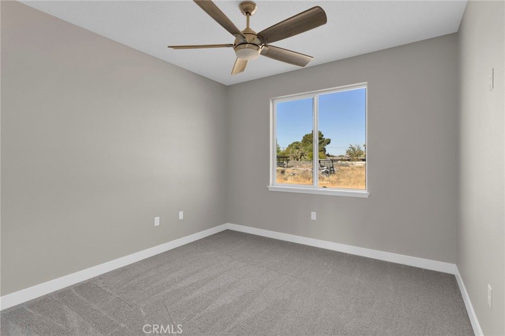 Image 26 of property listing at 13710 Iroquois Road, Apple Valley, CA 92307