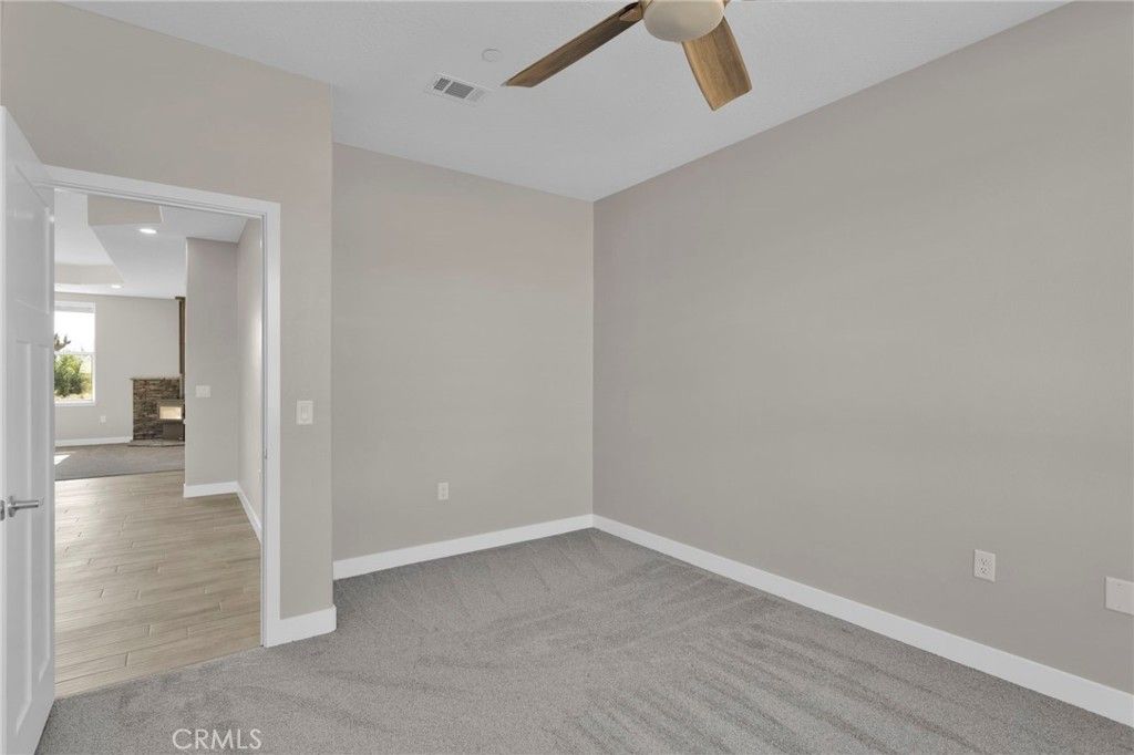 Image 27 of property listing at 13710 Iroquois Road, Apple Valley, CA 92307