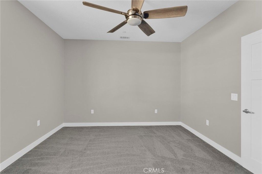 Image 30 of property listing at 13710 Iroquois Road, Apple Valley, CA 92307