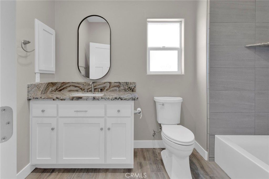 Image 31 of property listing at 13710 Iroquois Road, Apple Valley, CA 92307