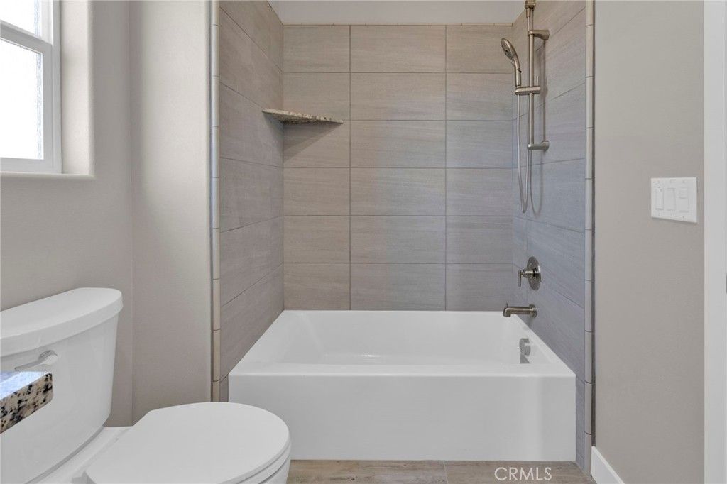 Image 33 of property listing at 13710 Iroquois Road, Apple Valley, CA 92307
