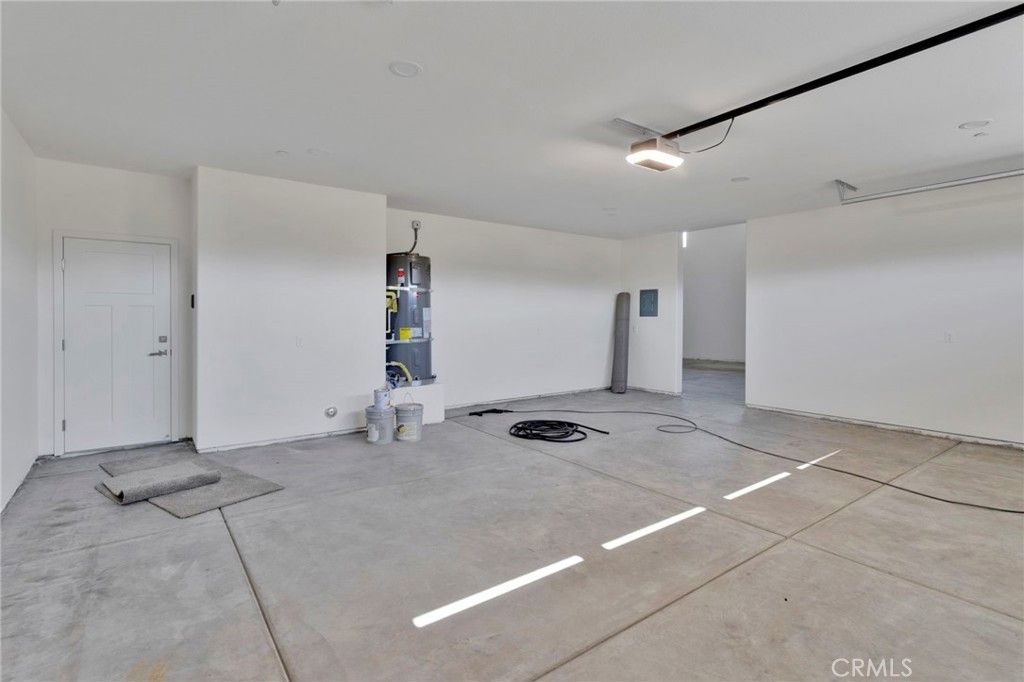 Image 36 of property listing at 13710 Iroquois Road, Apple Valley, CA 92307